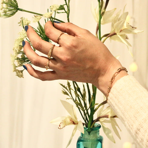 Twisted croissant ring